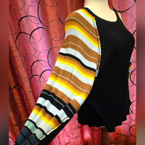 We The Free ๐ค๐๐ค Free People ๐ค๐๐ค Striped Sleeve Black Top / Tunic M/L - Picture 4 of 9